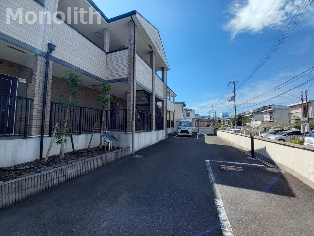 カンターレ鶯谷Ⅱ番館の駐車場