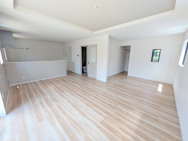 ひたちなか市市毛　4期　新築戸建て　3号棟の居間・リビング|居心地の良いデザインと機能性を両立。ご友人を招いたり、趣味を楽しんだり、様々なシーンで活躍する団らんの中心地です。