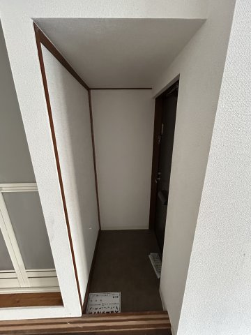 日の出マンションの玄関|明るい玄関です