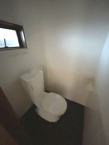 日の出マンションのトイレ|清潔感のあるトイレです