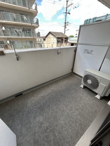 プレサンス神崎川ファインブレスのバルコニー|外からの目が気にならないバルコニーで洗濯物が干せます