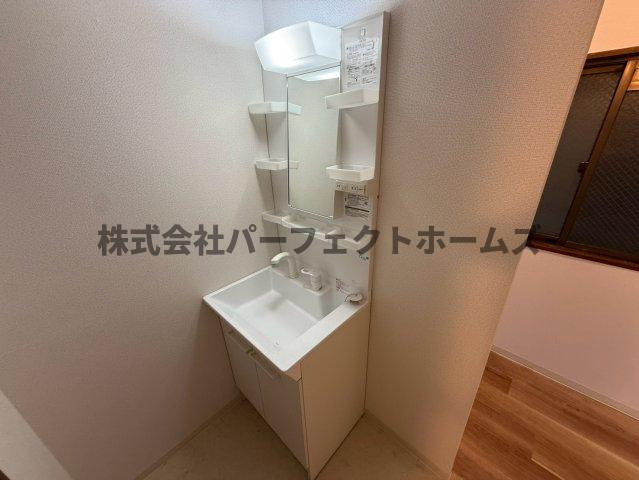 桜木町アパートの独立洗面台|独立洗面化粧台が付いています