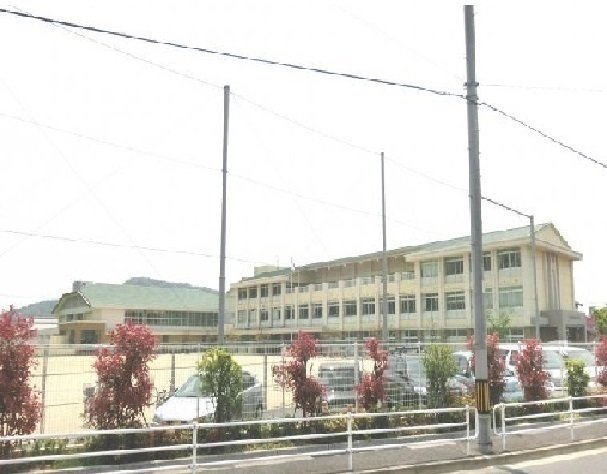響　（ひびき）の周辺|東野小学校まで110m