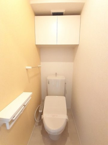 ブリーズＢのトイレ|落ち着いた色調のトイレです