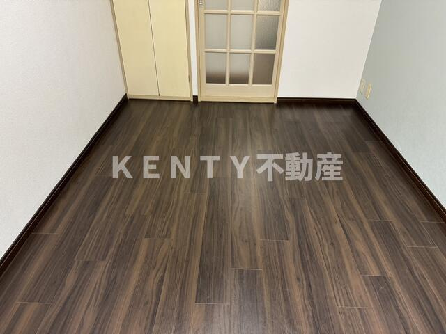 【居間・リビング】 | ハイタウン羽田 | ゆったり過ごせるリビングです