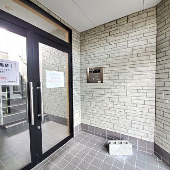 熊本市北区清水東町のアパートのエントランス