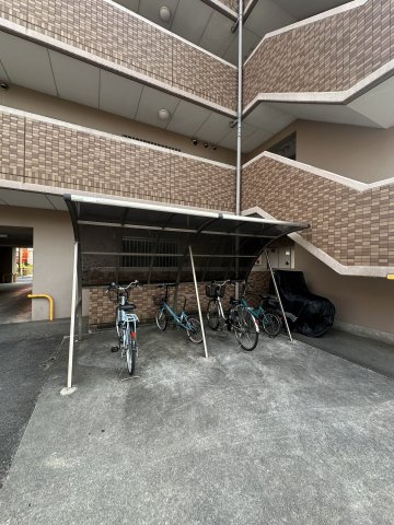 ラヴィアン八千代の駐車場