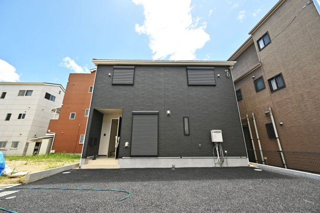 クレイドルガーデン鳥飼西4丁目新築一戸建て│2SLDK＋駐車1台可の外観|＼令和8年8月完成予定！現在建築中！／耐震等級3を備えた、地震への強さに配慮した新築住宅です。新築ならではの清潔感と快適性に加え、安心して暮らせる住まいをお探しの方におすすめです。