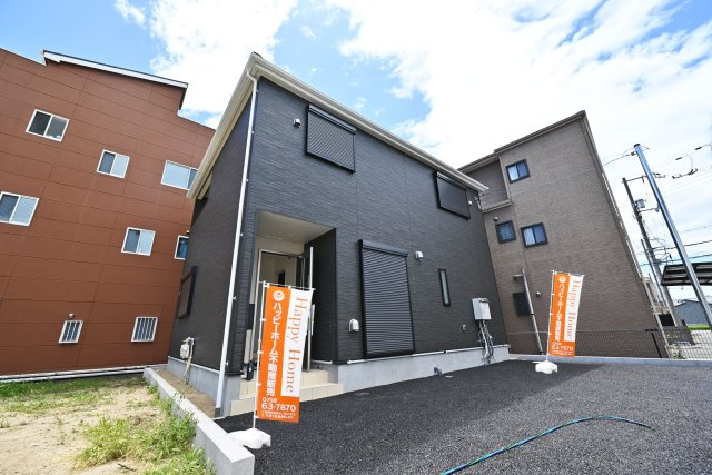 クレイドルガーデン鳥飼西4丁目新築一戸建て│2SLDK＋駐車1台可の外観|ご不明な税金・諸費用についても丁寧にサポートいたします。現地見学で、住まいのイメージやご希望をぜひお聞かせください。