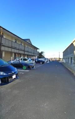 松戸市千駄堀のアパートの駐車場