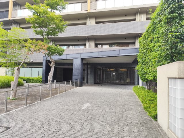 アデニウム新小岩のエントランス