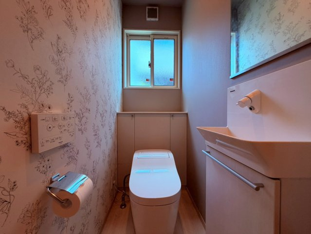 【トイレ】 | 西東京市南町６丁目　中古戸建て | 清潔感のあるトイレで、毎日の生活を心地よくサポートします