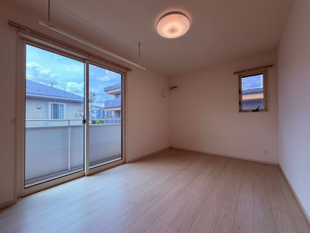 【洋室】 | 西東京市南町６丁目　中古戸建て | ゆったりとした広さで、心地よく過ごせる落ち着いた洋室です