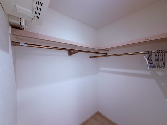【収納】 | 西東京市南町６丁目　中古戸建て | 衣類をたっぷり収納できる、使い勝手の良いWICを備えています