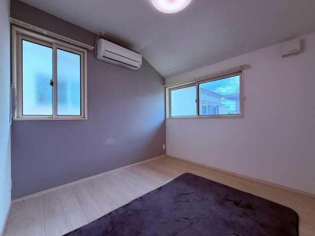 【洋室】 | 西東京市南町６丁目　中古戸建て | 家族それぞれの時間を心地よく過ごせる、落ち着いた洋室です