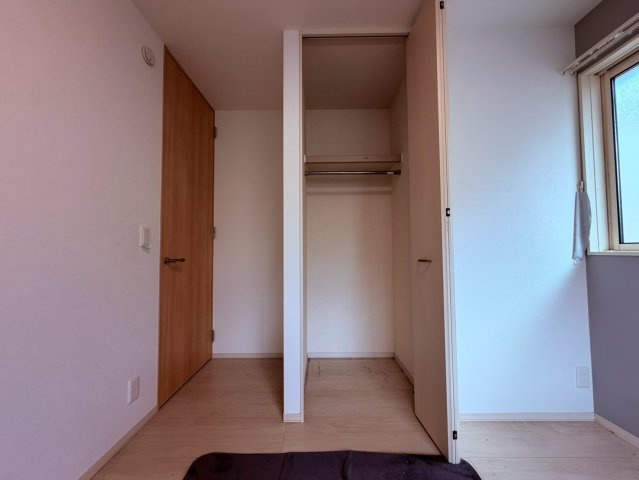 【収納】 | 西東京市南町６丁目　中古戸建て | 日常使いの衣類をすっきり整理できる、便利な収納スペース