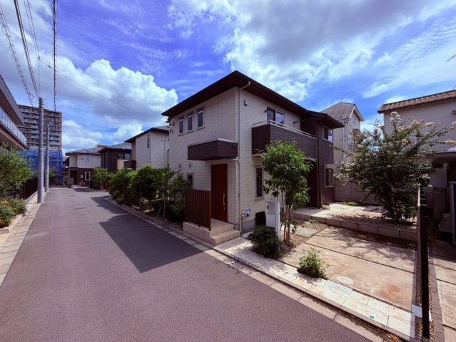 【外観】 | 西東京市南町６丁目　中古戸建て | シンプルながらも品格を感じさせる、落ち着きのある外観デザイン