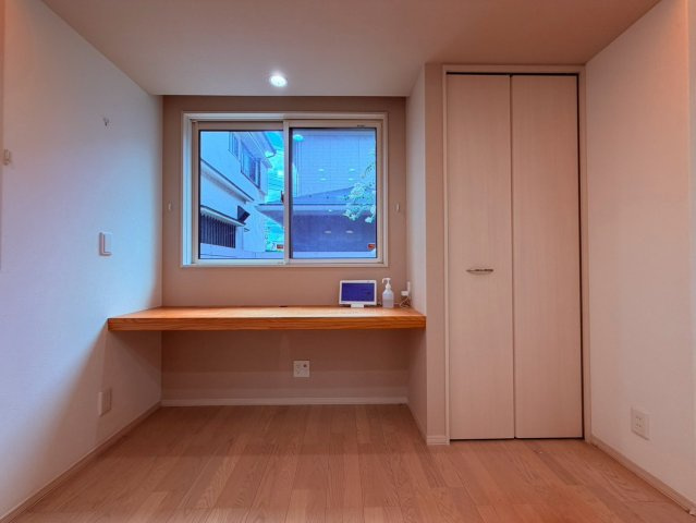 【居間・リビング】 | 西東京市南町６丁目　中古戸建て | お子さまの宿題や家事にも活躍する、使い勝手の良いカウンター