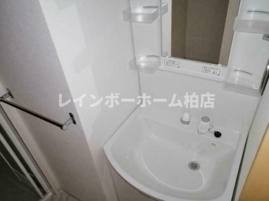 特典：仲介手数料が無料です!!の洗面所|スペースが確保できる洗面所です