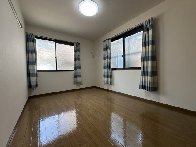 インペリアル浦里Bの洋室