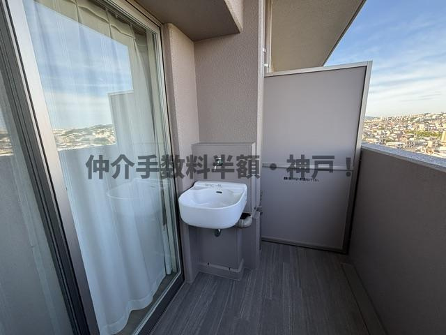 アルファスマート神戸狩口台　仲介手数料半額！のバルコニー|お洗濯にも便利なバルコニー付き