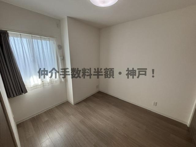 アルファスマート神戸狩口台　仲介手数料半額！の洋室|個人の部屋や寝室として使える洋室です