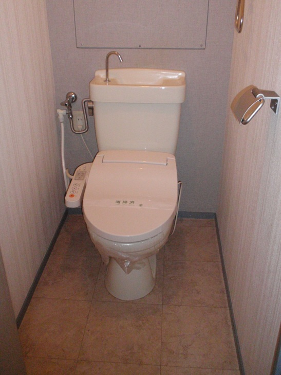 明石東二見スカイハイツのトイレ|コンパクトで使いやすいトイレです
