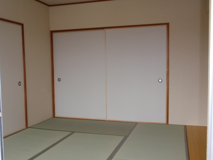 明石東二見スカイハイツの和室|明るい和室です