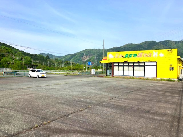 高島市マキノ町高木浜1丁目店舗の駐車場