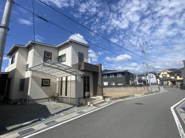 中古戸建　たつの市龍野町日飼の前面道路含む現地写真|前面道路含む現地写真です