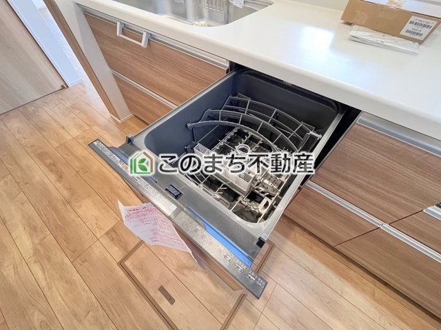 ブルーミングガーデン宇都宮市下岡本町ネオユニバースのキッチン|同社施工物件の写真です。※建具やフローリング、その他仕様が違う場合がございます。