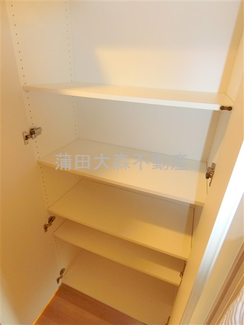 フレンシア蒲田の収納|廊下の棚収納