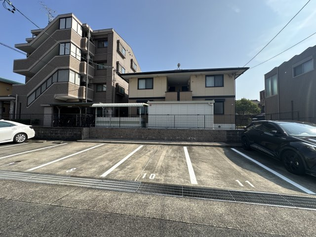 インペリアル浦里Aの駐車場
