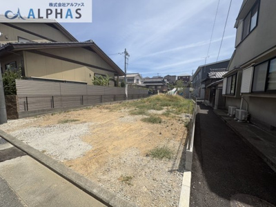 【前面道路含む現地写真】 | 明石市魚住町清水 新築戸建 | ◆46坪以上で、3台駐車可能♪
　※車種による
◆令和8年12月完成予定♪