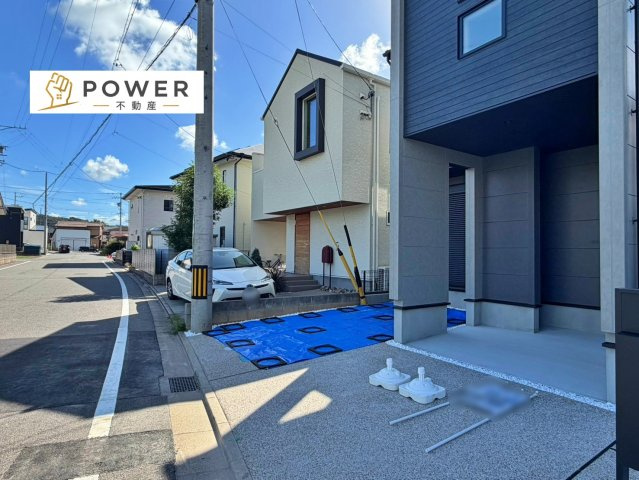 ブルーミングガーデン　岡崎市蓑川町３丁目の外観|落ち着いた色合いと上品な質感の外観は、家族の成長とともに永く愛せるデザインを実現しています。									
									
