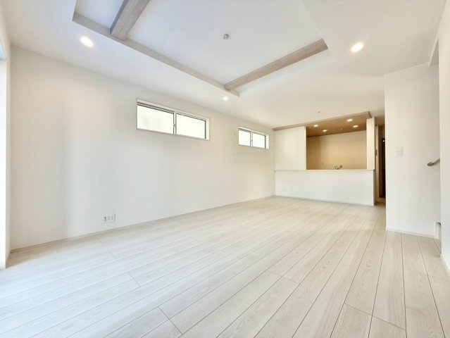 ブルーミングガーデン　岡崎市蓑川町３丁目の居間・リビング|開放感あふれる洗練されたリビング空間。上品なくつろぎのひとときを、お過ごしいただけます。									
									
