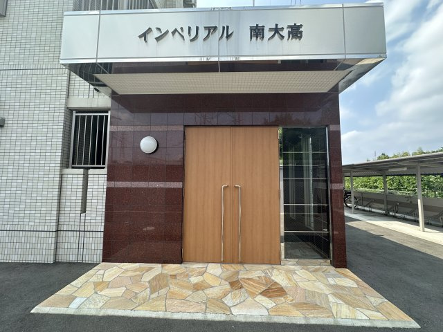 インペリアル南大高のエントランス