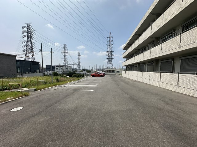 インペリアル南大高の駐車場