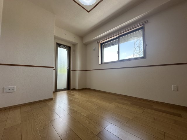 インペリアル南大高の洋室
