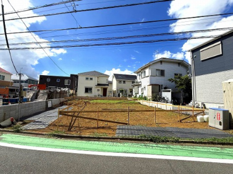 【外観】 | 【仲介手数料２６０万円ＯＦＦ！】■喜多見小２分■ＺＥＨ（省エネ）水準住宅■ | 【諸費用２６０万円ＯＦＦです！】
決算特別キャンペーン！
家計応援サービスの限界に挑戦中！
■喜多見小２分
■３ＬＤＫ＋車庫
■ＺＥＨ（省エネ）水準住宅
■バス便利
