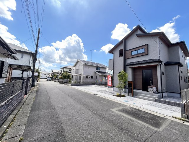 【ブルーミングガーデン】宇都宮市雀の宮7丁目 第2期 全1棟の前面道路含む現地写真|〇1号棟〇
建築中の工程を確認できるのがは今ならではのメリットです。
周辺環境を含め、今からチェックがおすすめです。
先ずはお気軽にお問合せください！
※2026年8月撮影
