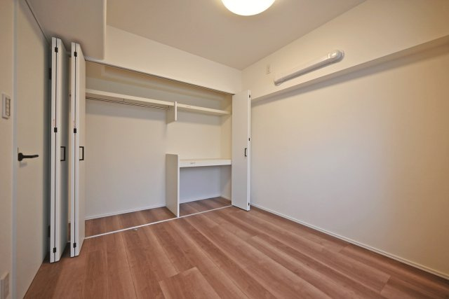 コスモハイツ新大阪弐番館の子供部屋|約5.3帖
のびのびと過ごせる心地よい子ども部屋◎