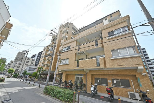 コスモハイツ新大阪弐番館の外観|ご不明な税金・諸費用についても丁寧にサポートいたします。現地見学で、住まいのイメージやご希望をぜひお聞かせください。