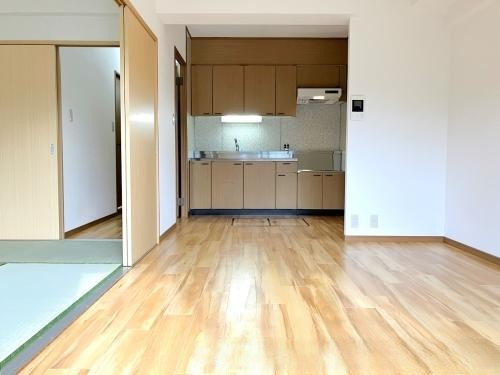 ヴィラージュ荷稲の居間・リビング|綺麗な室内、ＬＤＫ１１．５帖、
やわらかな採光が快適な暮らしを彩ります♪