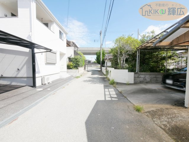 加古川市尾上町安田　中古戸建の前面道路含む現地写真