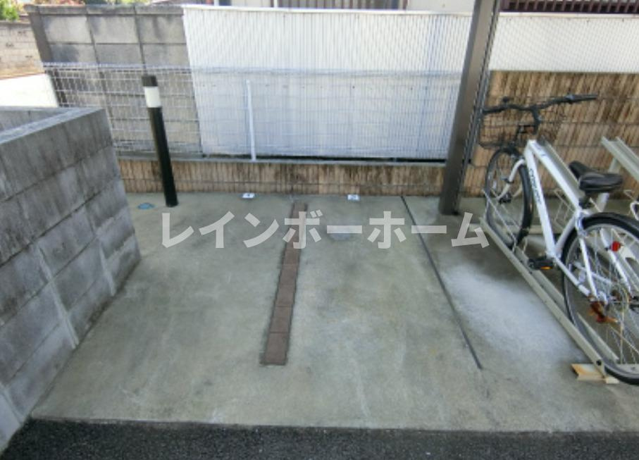 リブリ・デルニエの駐車場