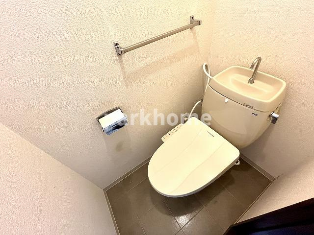 岡本ハイツ B棟のトイレ|コンパクトで使いやすいトイレです