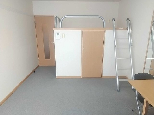 レオパレスあおばの居間・リビング