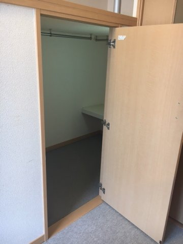 レオパレス新座サンハイツの内装|ベッド下収納
