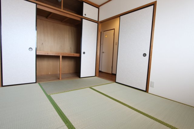 ビバリーヒルズの収納|和室の押し入れたっぷり収納ができます！
